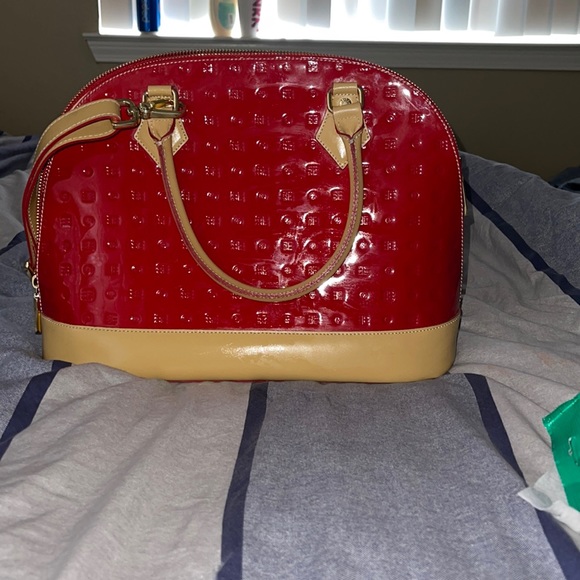Very shiny Ruby red purse. With strap. In great condition - Picture 1 of 3